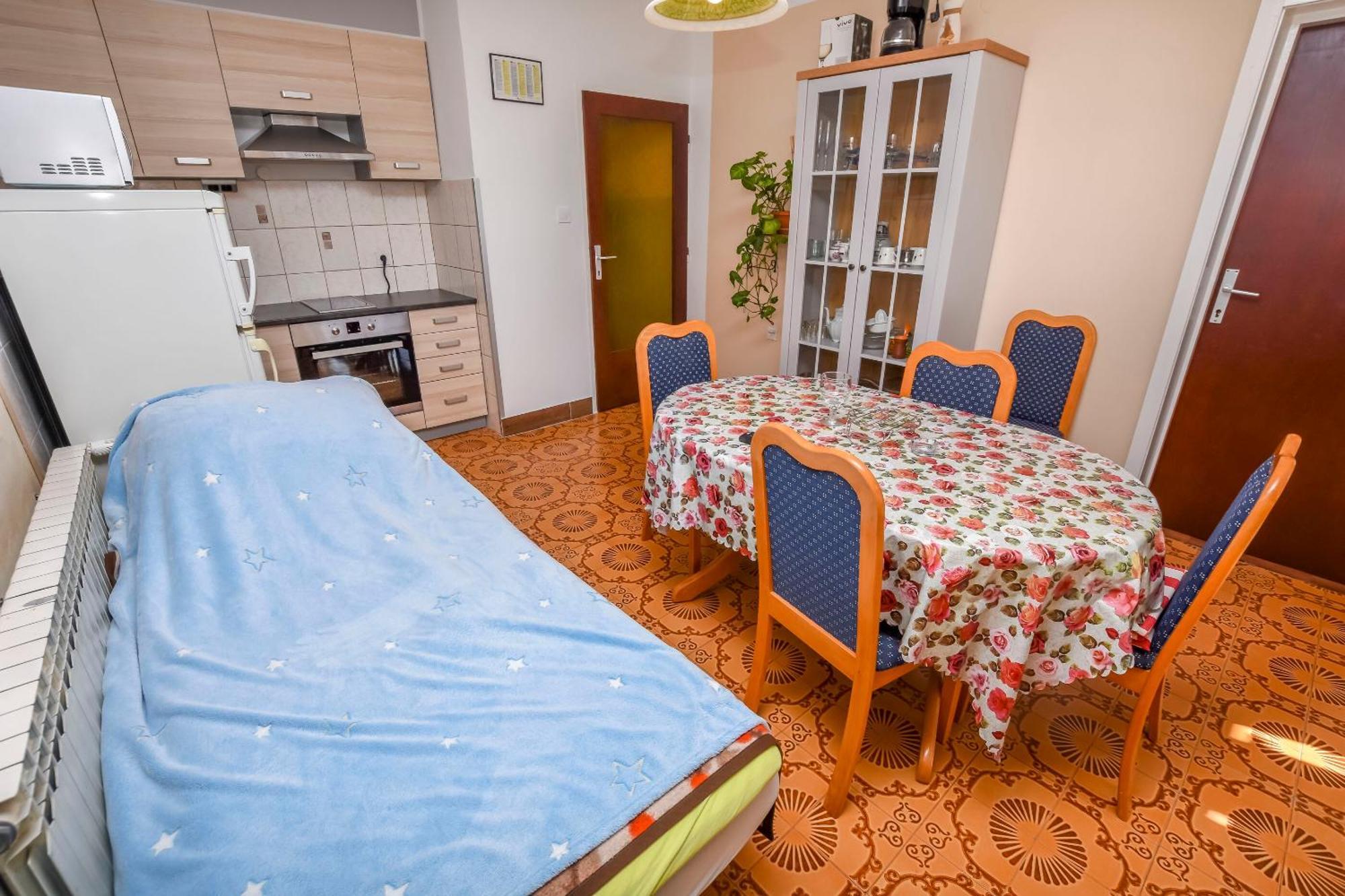 Apartments Luka 로고즈니차 외부 사진
