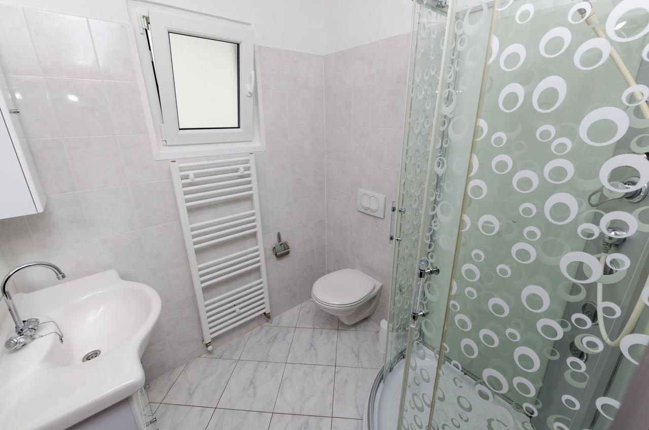 Apartments Luka 로고즈니차 외부 사진
